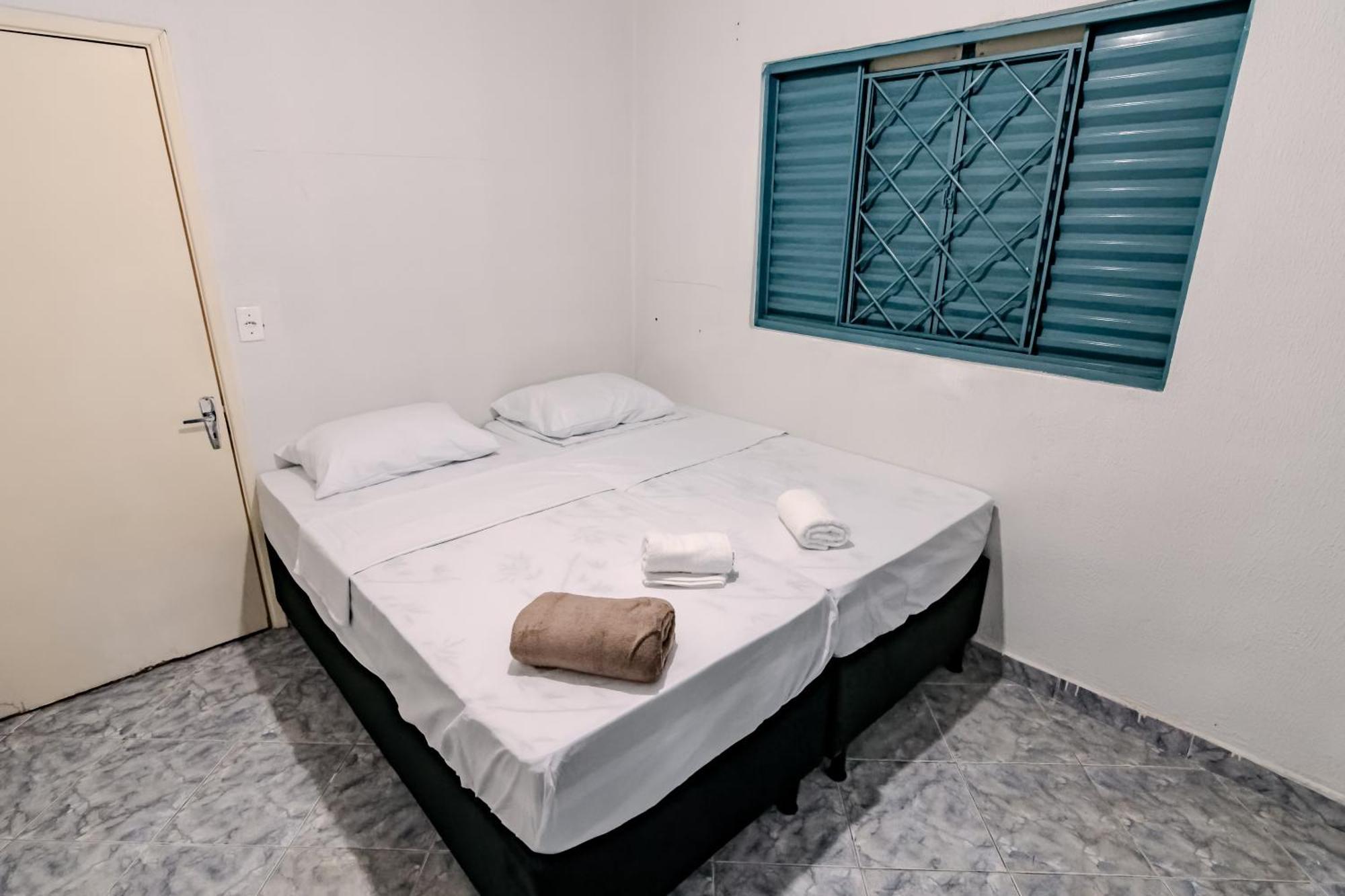 Отель Pousada Roosevelt Quarto 03 - Pousada Central Prox Rodoviaria E Dist Industrial Уберландия Экстерьер фото
